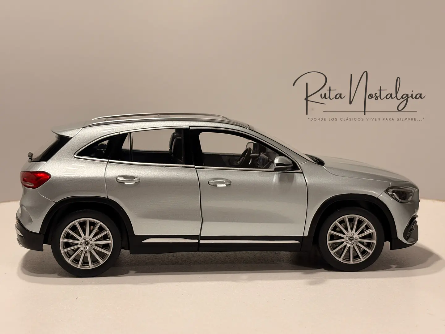 Auto Mercedes-Benz GLA Class H247 (2020) | Z-Models 1:18 6