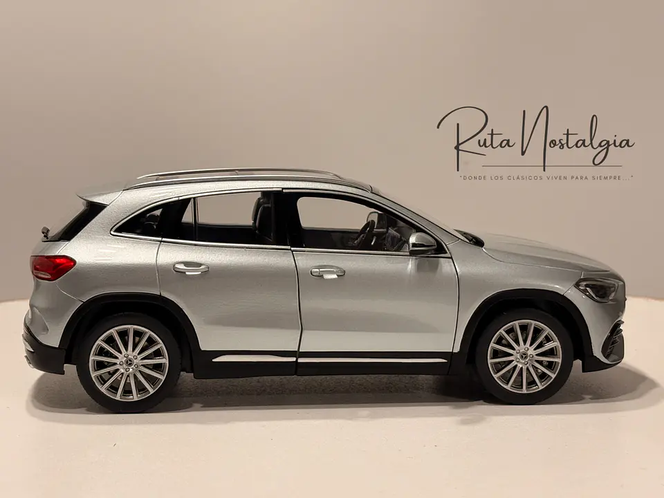 Auto Mercedes-Benz GLA Class H247 (2020) | Z-Models 1:18 6