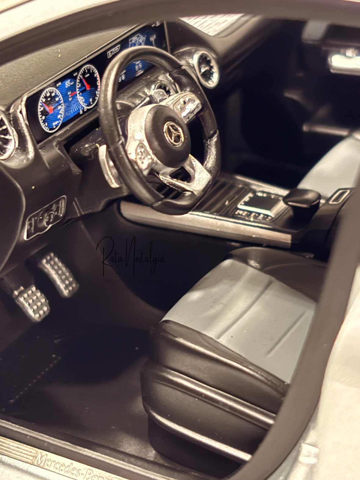 Mercedes-Benz Clase GLA H247 2020 Plata de Iridio 1:18 Z-Models | Modelo a Escala Coleccionable Premium en Chile 4