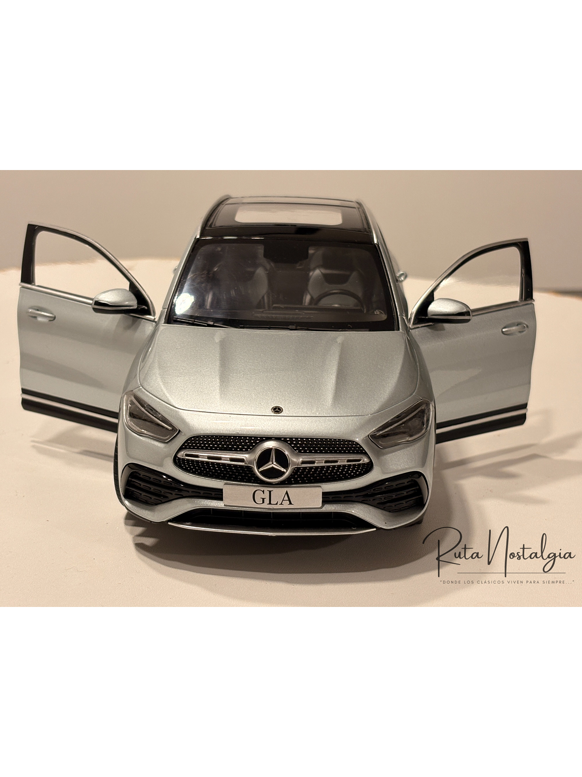 Mercedes-Benz Clase GLA H247 2020 Plata de Iridio 1:18 Z-Models | Modelo a Escala Coleccionable Premium en Chile 3