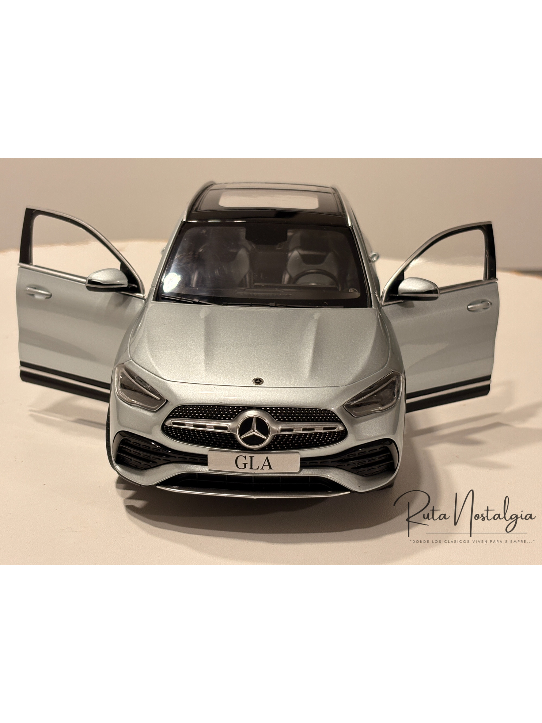 Mercedes-Benz Clase GLA H247 2020 Plata de Iridio 1:18 Z-Models | Modelo a Escala Coleccionable Premium en Chile 3