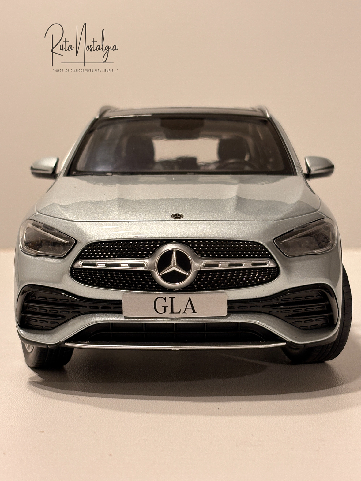 Mercedes-Benz Clase GLA H247 2020 Plata de Iridio 1:18 Z-Models | Modelo a Escala Coleccionable Premium en Chile 2