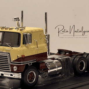 International Transtar COE (1976) 1:43 IXO Models TR219.22 – Camión clásico americano de cabina adelantada