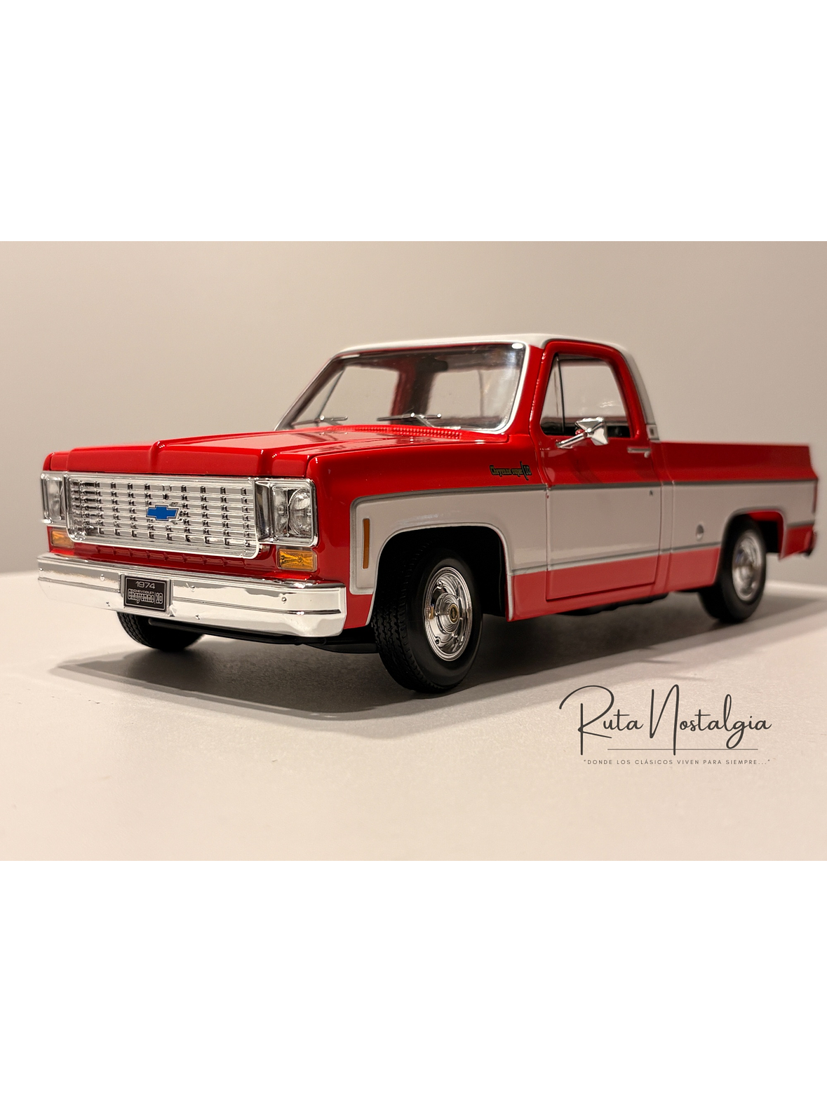 Chevrolet C10 Cheyenne Super 1974 azul/blanco – Maisto 1:18 Special Edition pick up clásica americana 1