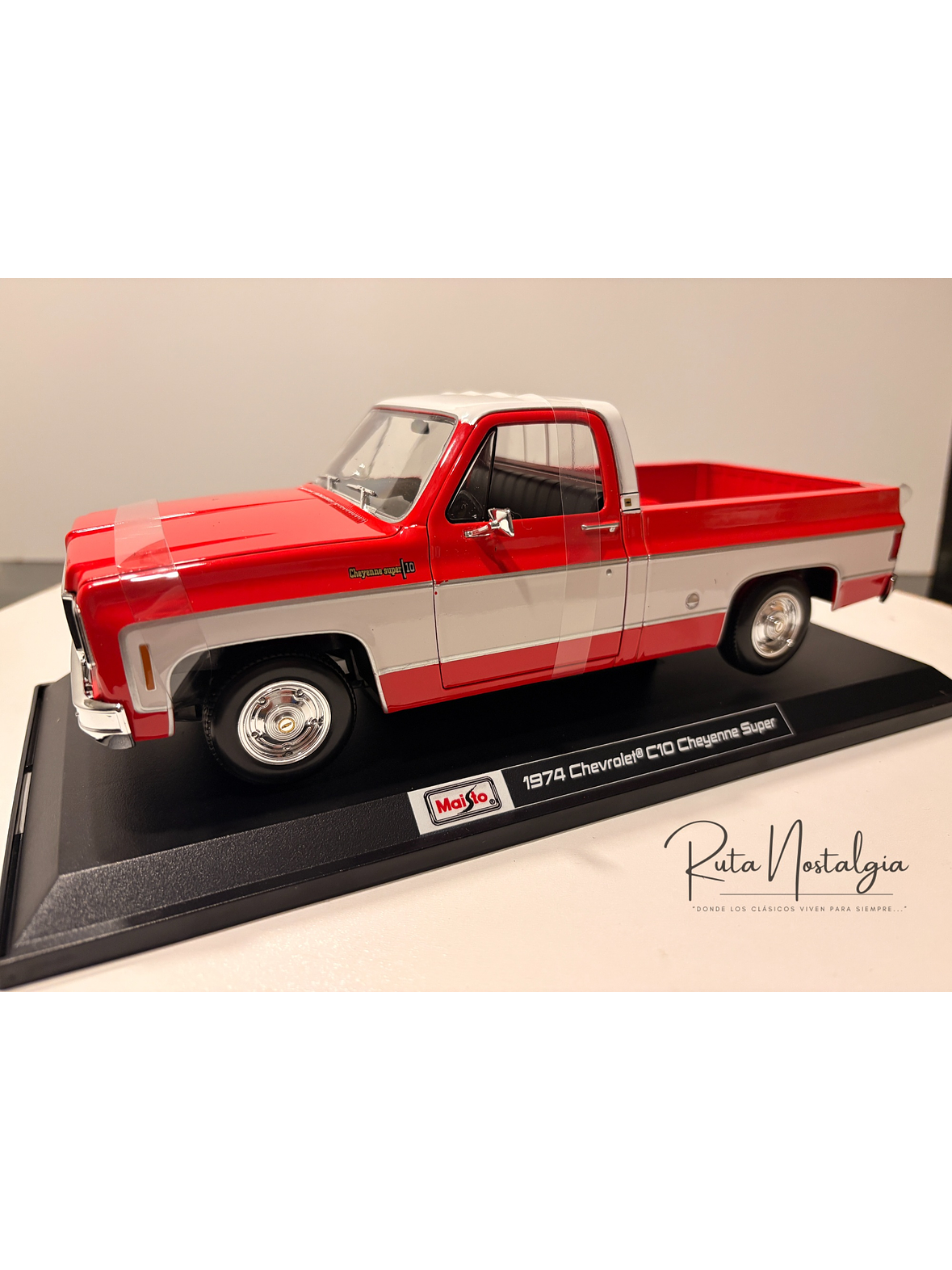 Chevrolet C10 Cheyenne Super 1974 azul/blanco – Maisto 1:18 Special Edition pick up clásica americana 9
