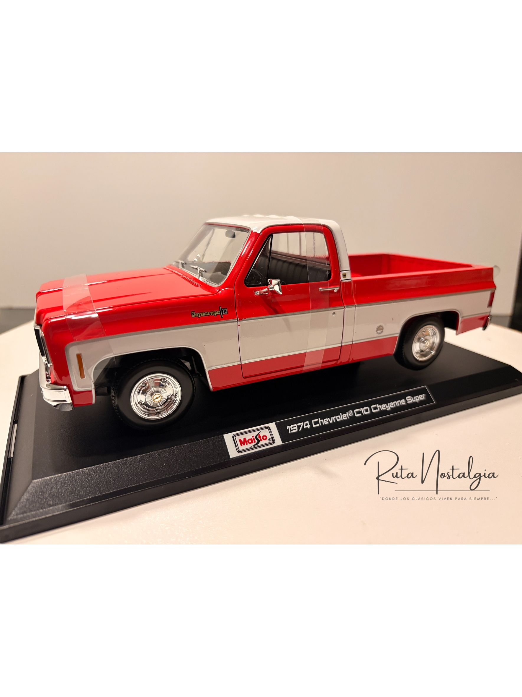 Chevrolet C10 Cheyenne Super 1974 azul/blanco – Maisto 1:18 Special Edition pick up clásica americana 9