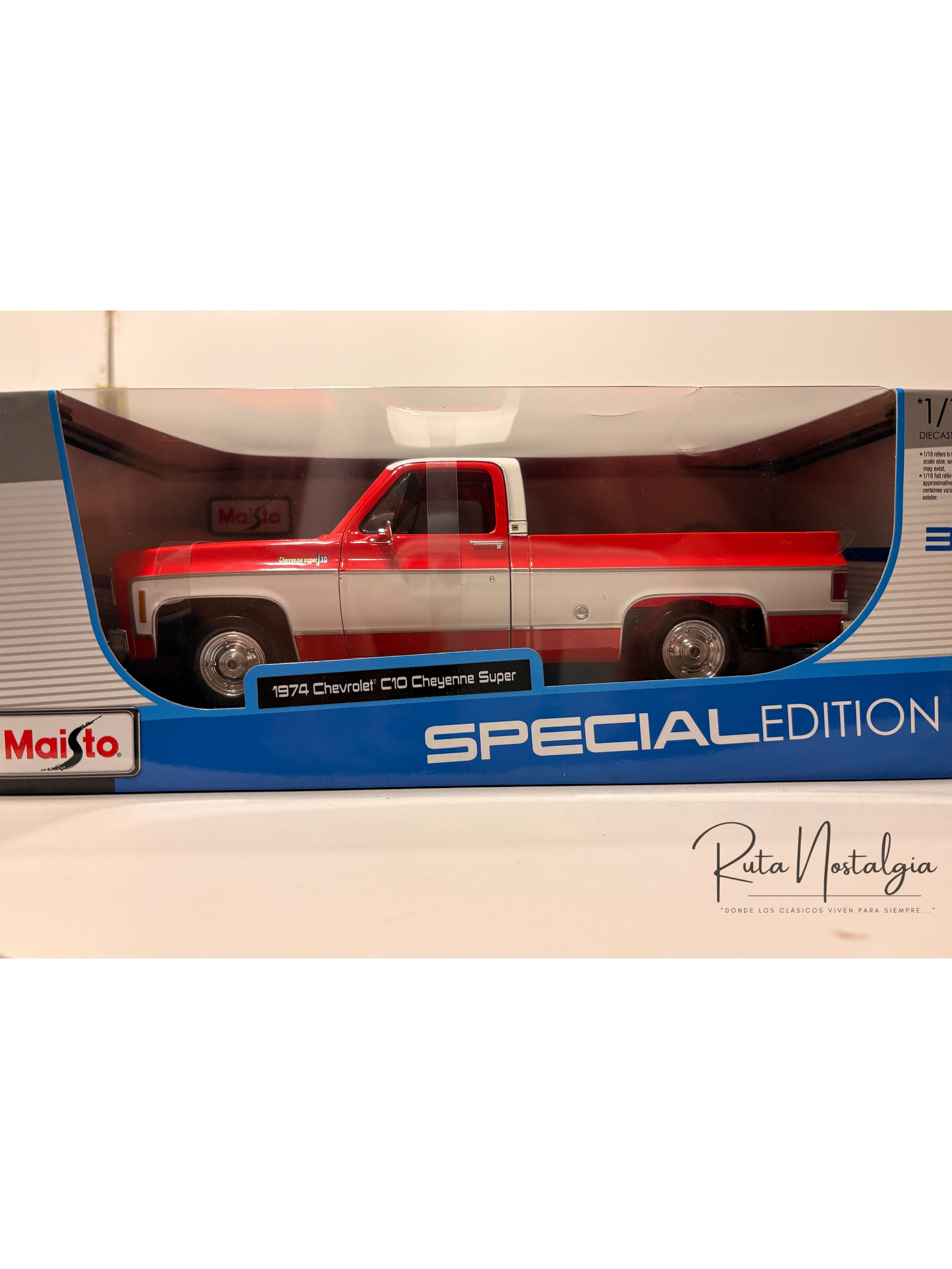 Chevrolet C10 Cheyenne Super 1974 azul/blanco – Maisto 1:18 Special Edition pick up clásica americana 11