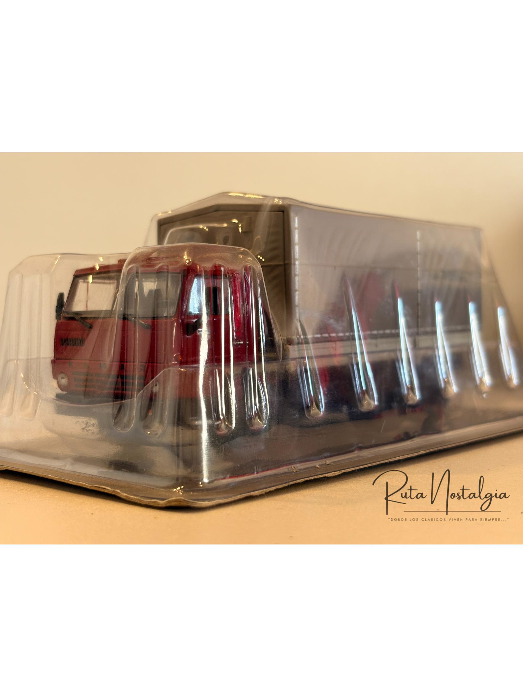  KAMAZ 5320 1976 1:43 | DeAgostini Iconic Trucks. Camión soviético clásico a escala para colección en Chile.  1