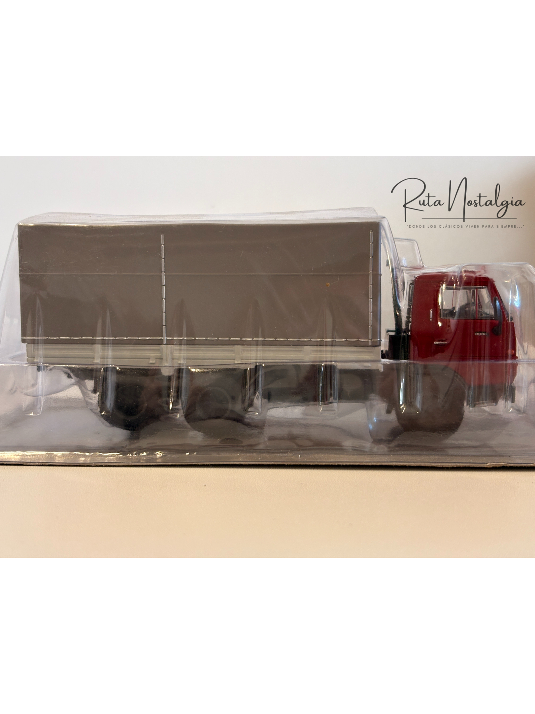  KAMAZ 5320 1976 1:43 | DeAgostini Iconic Trucks. Camión soviético clásico a escala para colección en Chile.  4