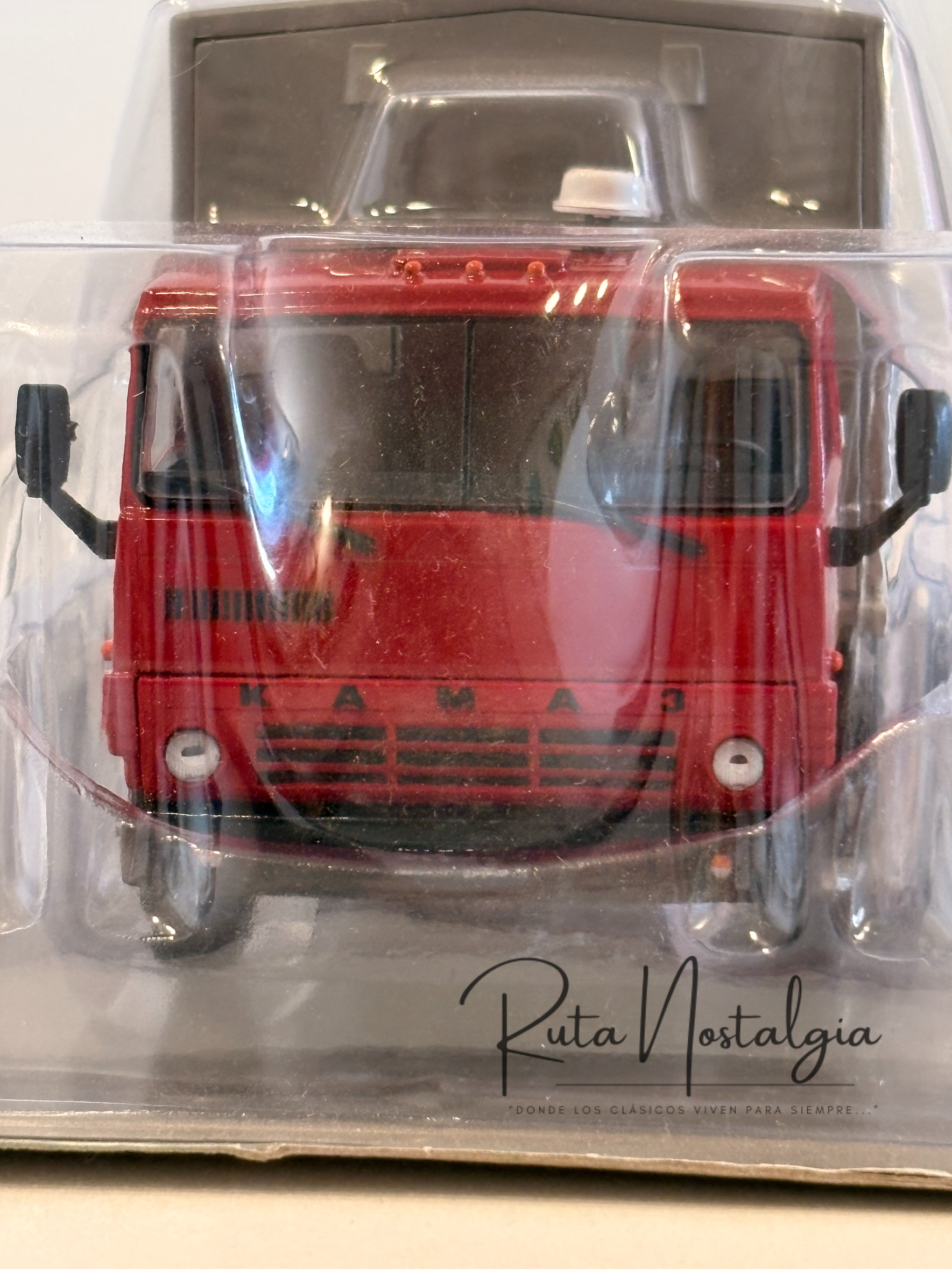  KAMAZ 5320 1976 1:43 | DeAgostini Iconic Trucks. Camión soviético clásico a escala para colección en Chile.  2