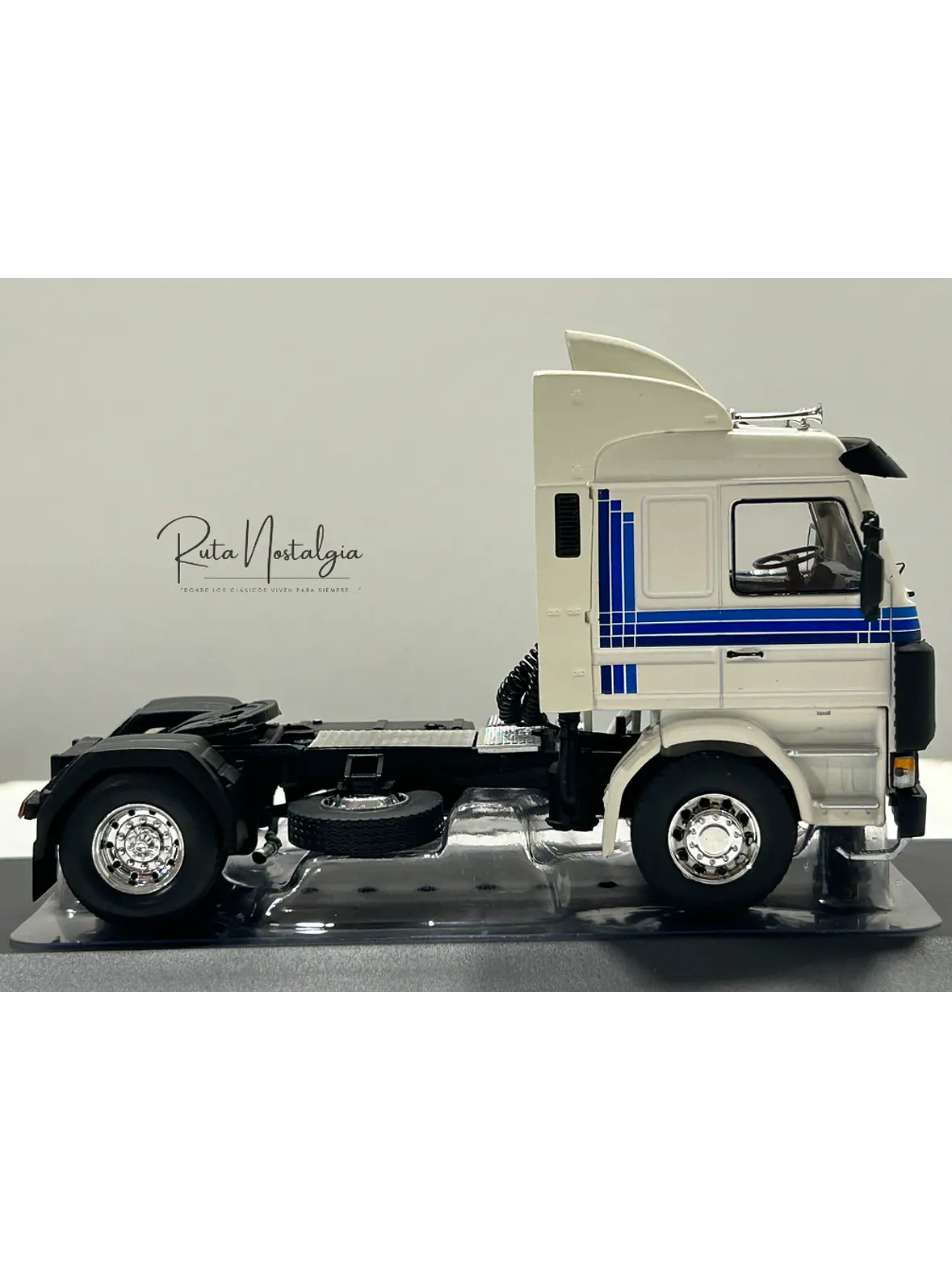 Camión Scania 142M Año 1981 – Ixo Models Escala 1:43 | Réplica Coleccionable de Alta Precisión 4