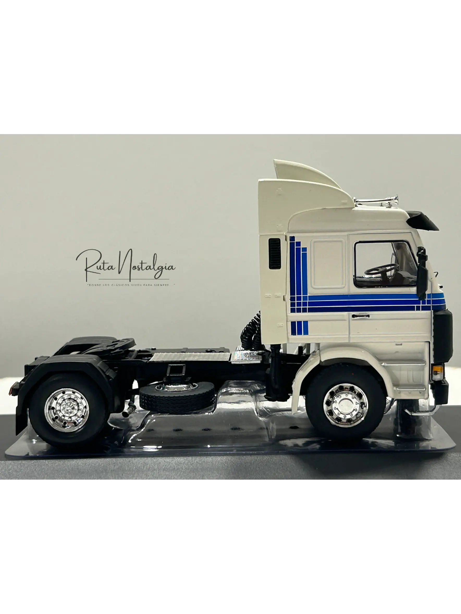 Camión Scania 142M Año 1981 – Ixo Models Escala 1:43 | Réplica Coleccionable de Alta Precisión 4