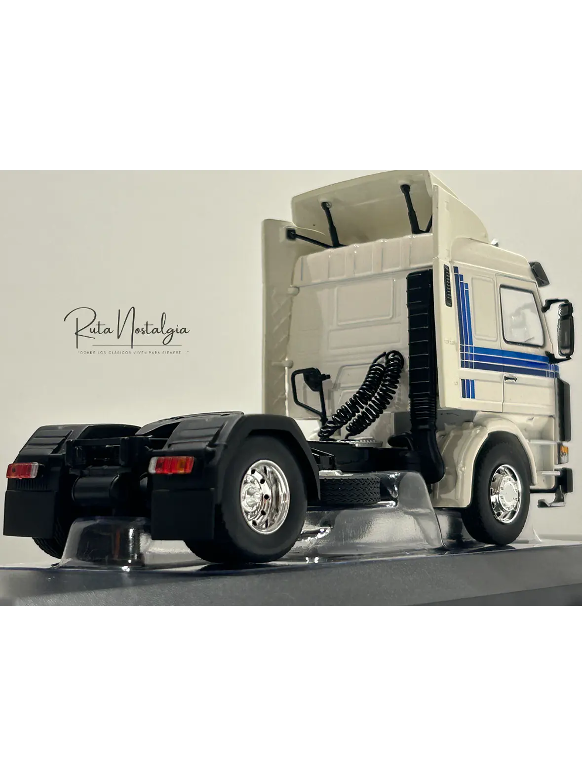 Camión Scania 142M Año 1981 – Ixo Models Escala 1:43 | Réplica Coleccionable de Alta Precisión 5
