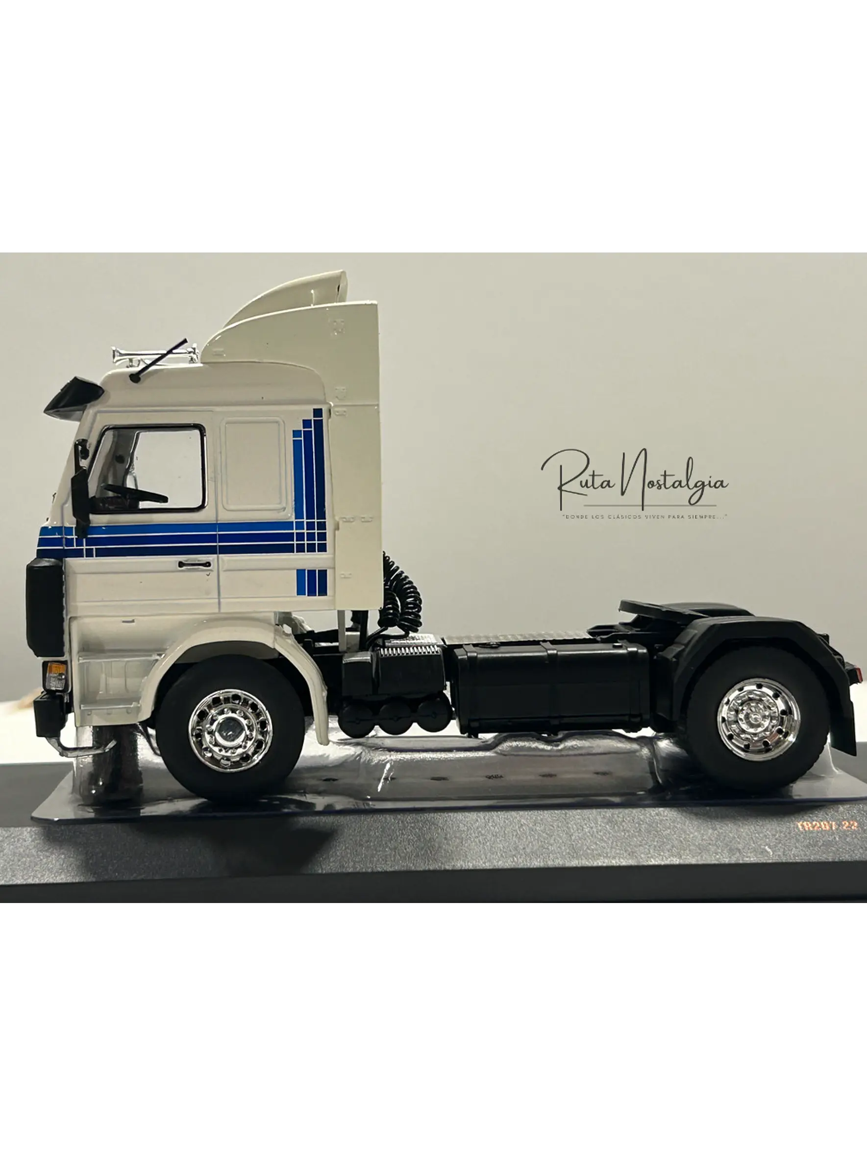 Camión Scania 142M Año 1981 – Ixo Models Escala 1:43 | Réplica Coleccionable de Alta Precisión 8