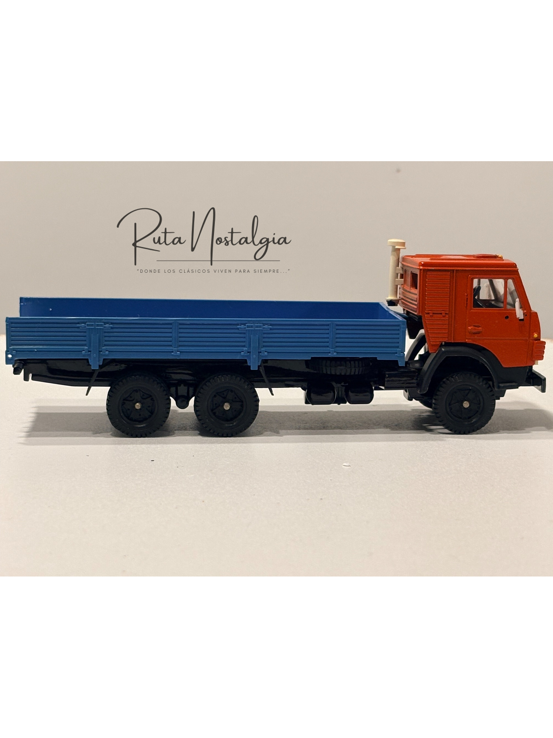KAMAZ-53212 Rojo/Azul 1:43 Elecon AREK Made in USSR | Camión soviético vintage sin caja para colección en Chile 2