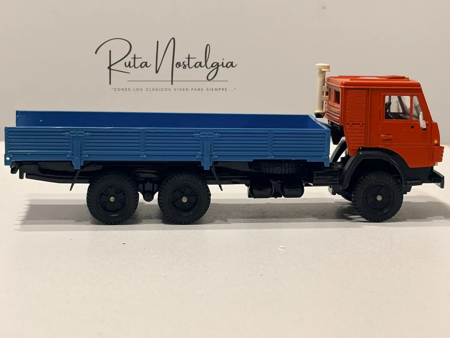 KAMAZ-53212 Rojo/Azul 1:43 Elecon AREK Made in USSR | Camión soviético vintage sin caja para colección en Chile 2