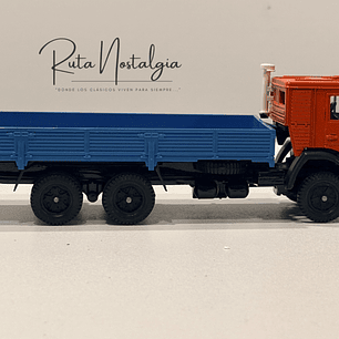 KAMAZ-53212 Rojo/Azul 1:43 Elecon AREK Made in USSR | Camión soviético vintage sin caja para colección en Chile