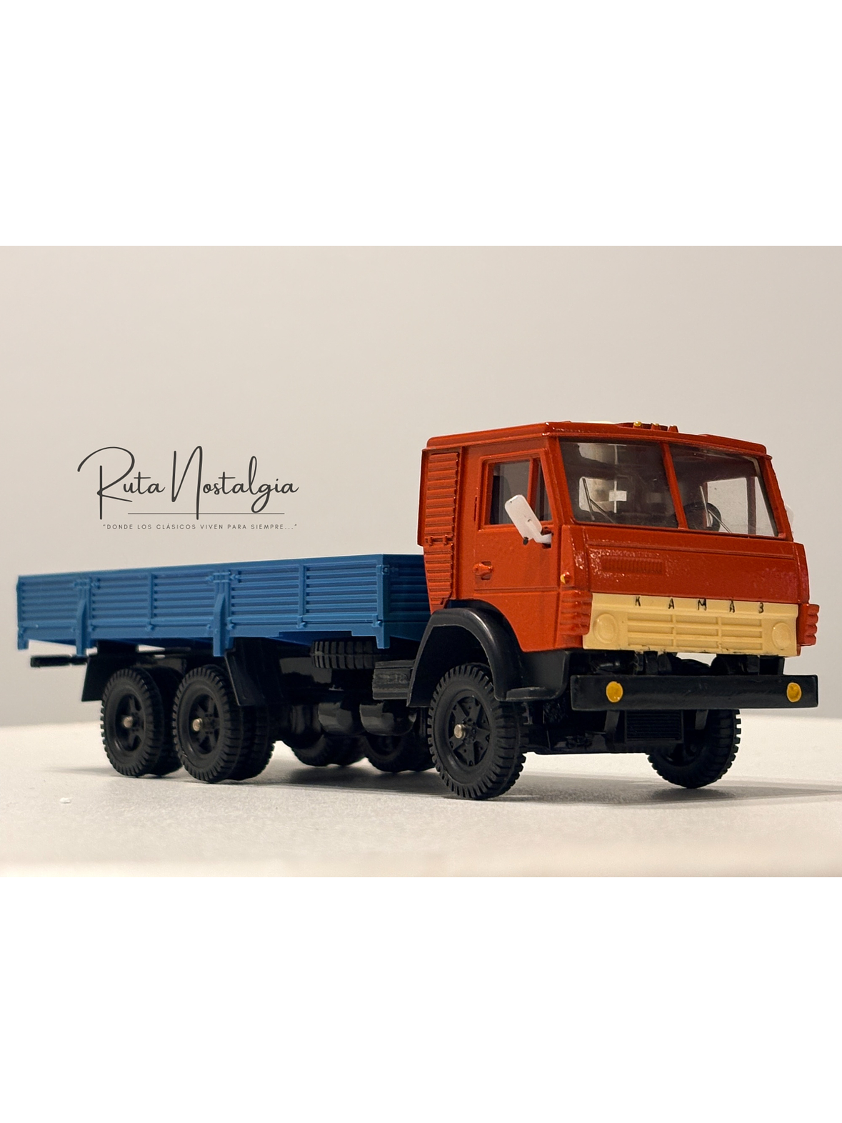 KAMAZ-53212 Rojo/Azul 1:43 Elecon AREK Made in USSR | Camión soviético vintage sin caja para colección en Chile 3