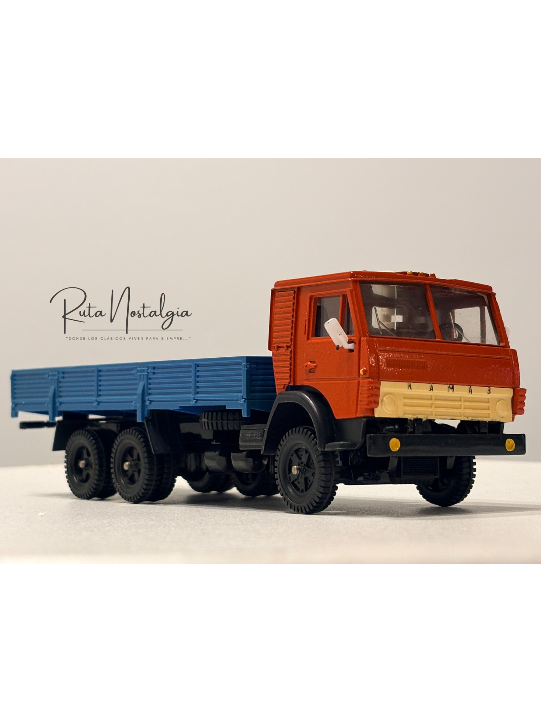 KAMAZ-53212 Rojo/Azul 1:43 Elecon AREK Made in USSR | Camión soviético vintage sin caja para colección en Chile 3