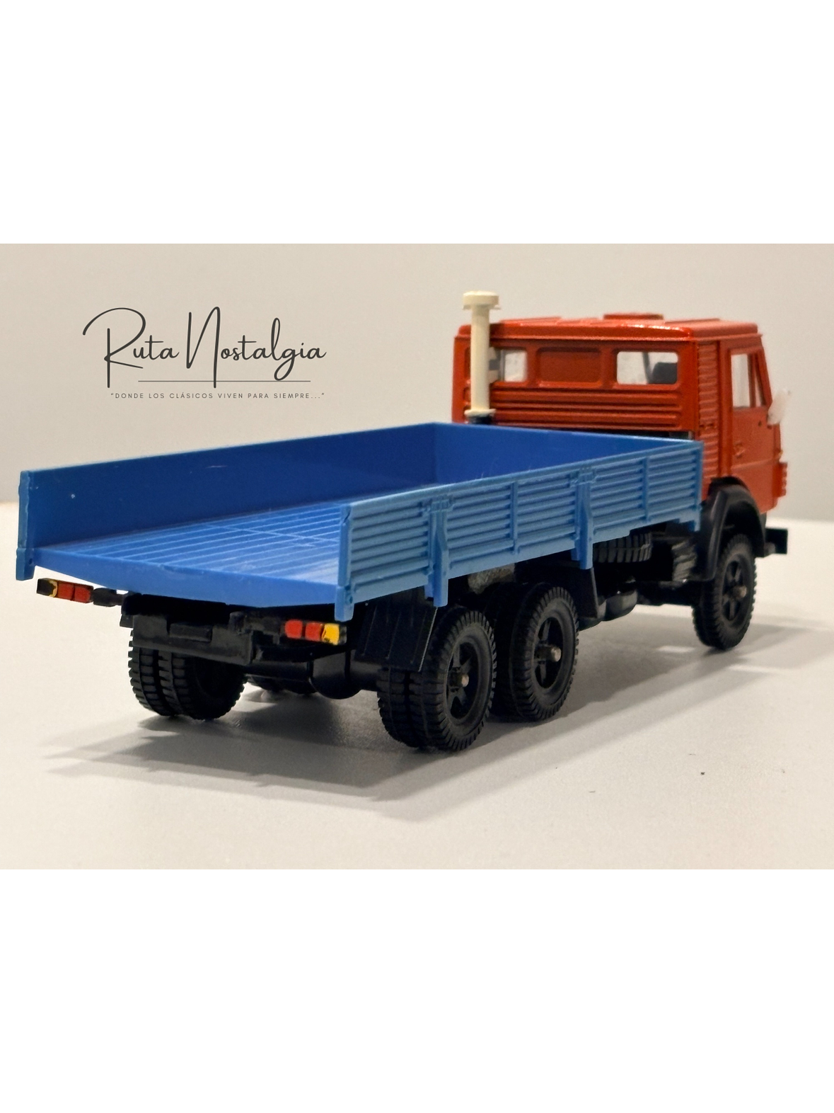 KAMAZ-53212 Rojo/Azul 1:43 Elecon AREK Made in USSR | Camión soviético vintage sin caja para colección en Chile 4