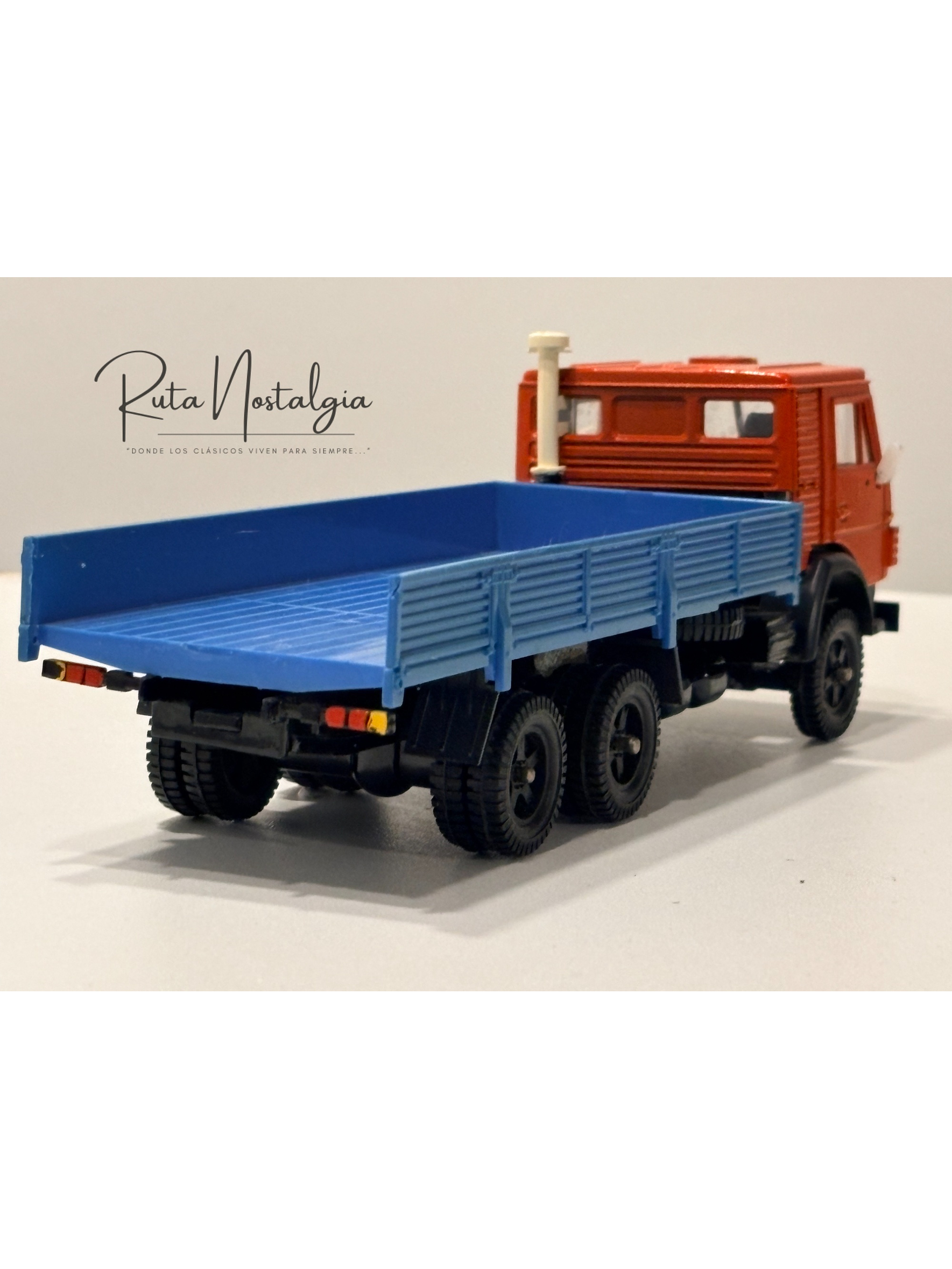 KAMAZ-53212 Rojo/Azul 1:43 Elecon AREK Made in USSR | Camión soviético vintage sin caja para colección en Chile 4