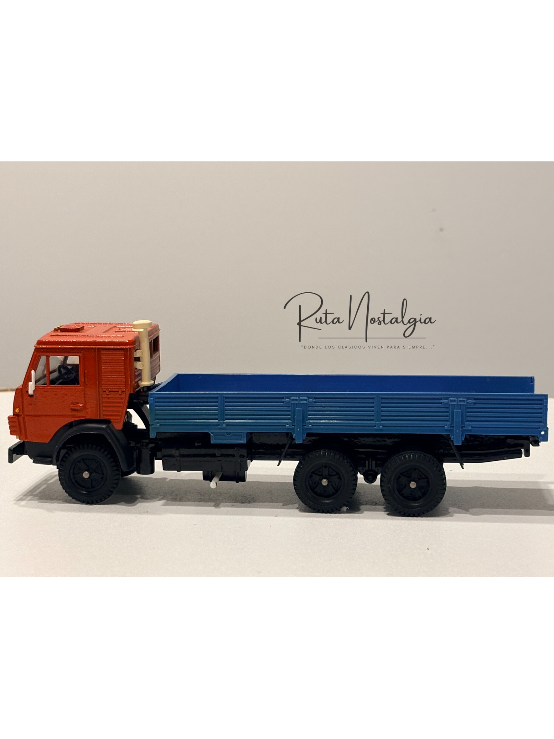 KAMAZ-53212 Rojo/Azul 1:43 Elecon AREK Made in USSR | Camión soviético vintage sin caja para colección en Chile 6