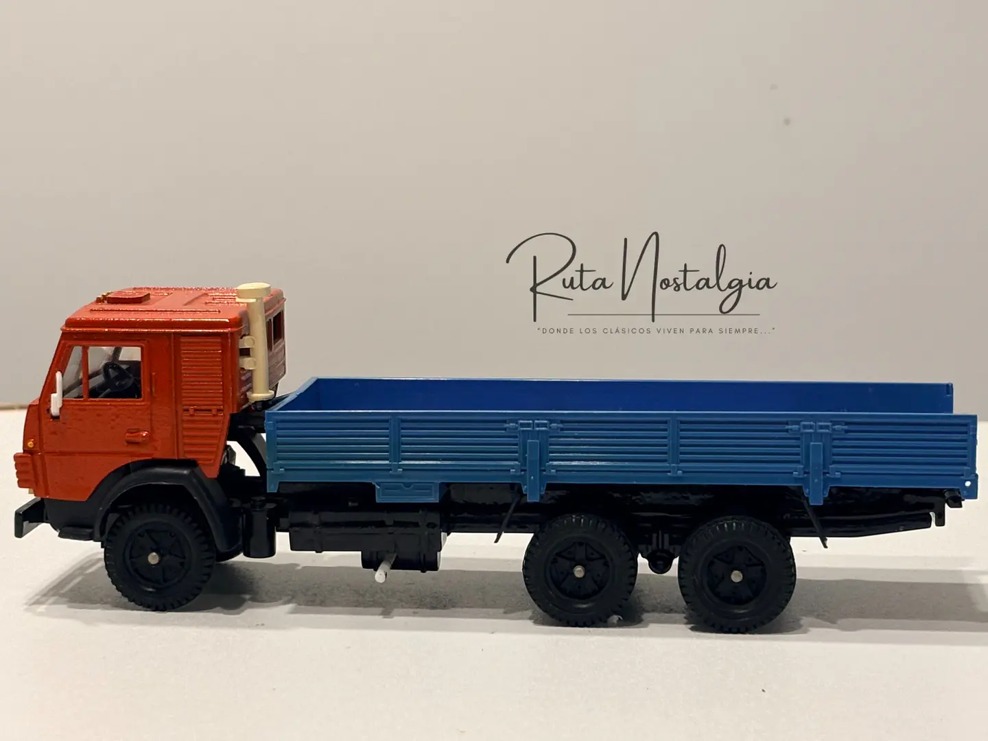 KAMAZ-53212 Rojo/Azul 1:43 Elecon AREK Made in USSR | Camión soviético vintage sin caja para colección en Chile 6