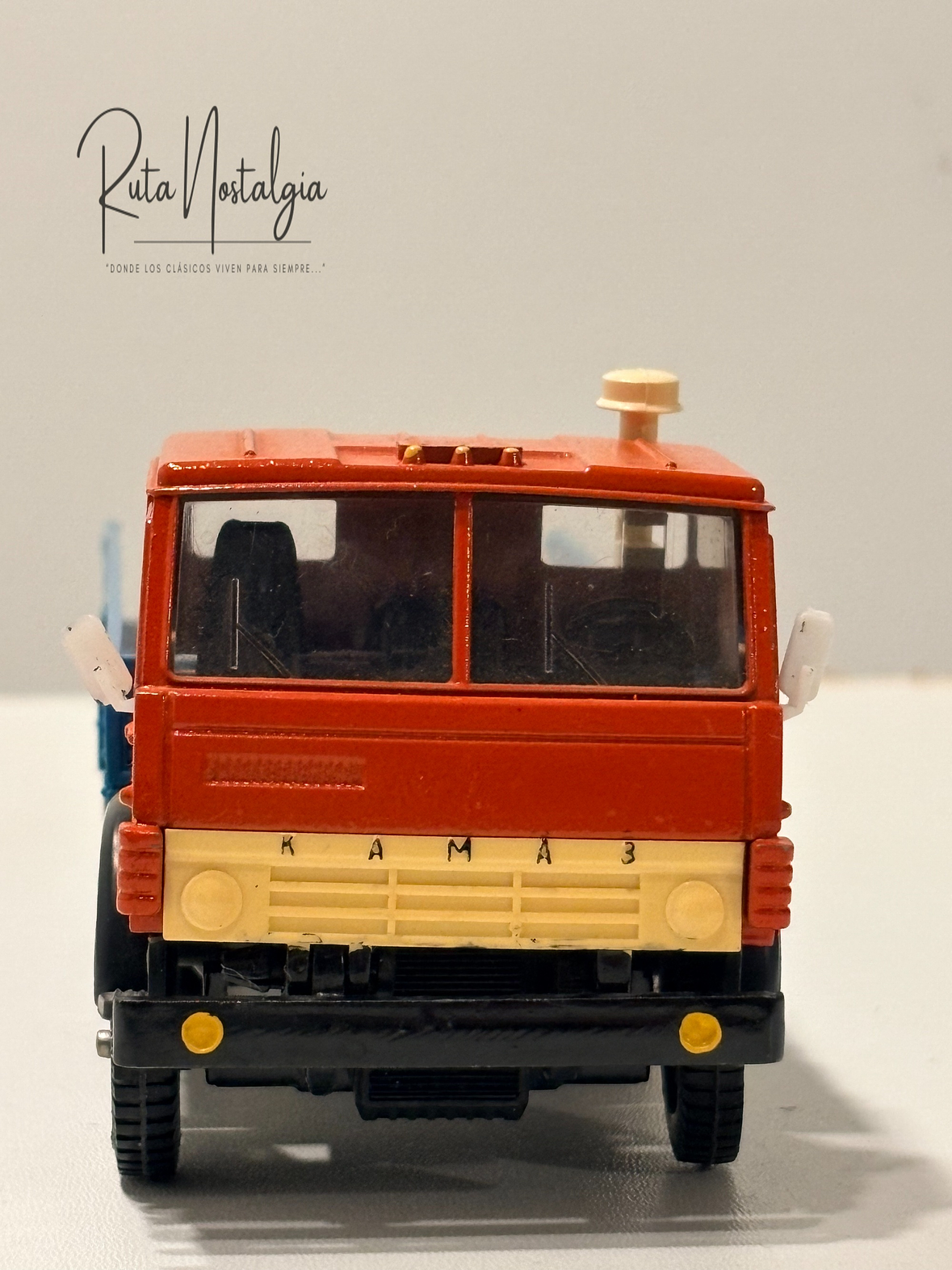 KAMAZ-53212 Rojo/Azul 1:43 Elecon AREK Made in USSR | Camión soviético vintage sin caja para colección en Chile 7