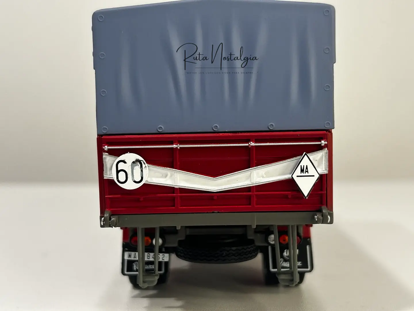 Camión Pegaso 1095 “Transportes Alcántara” | Salvat 1:43 10