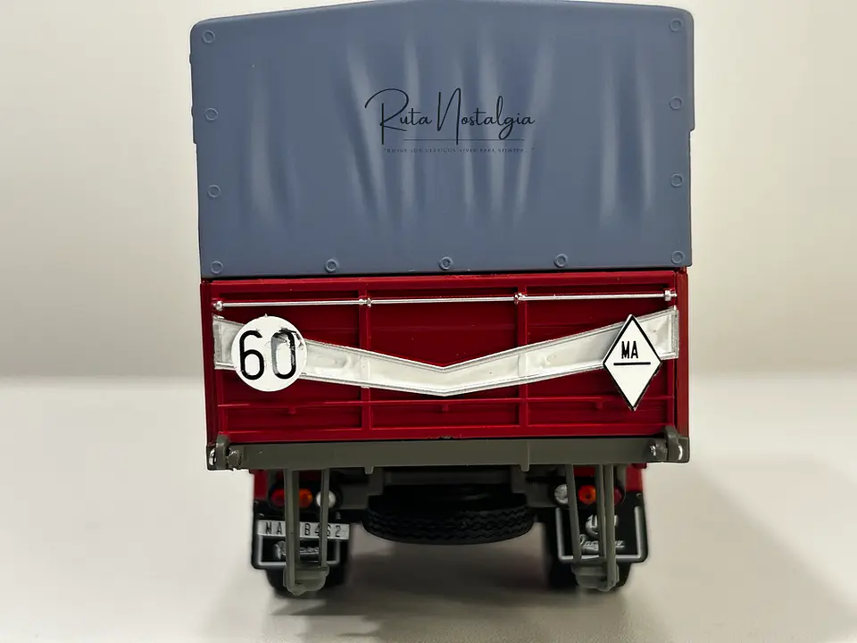 Camión Pegaso 1095 “Transportes Alcántara” | Salvat 1:43 10