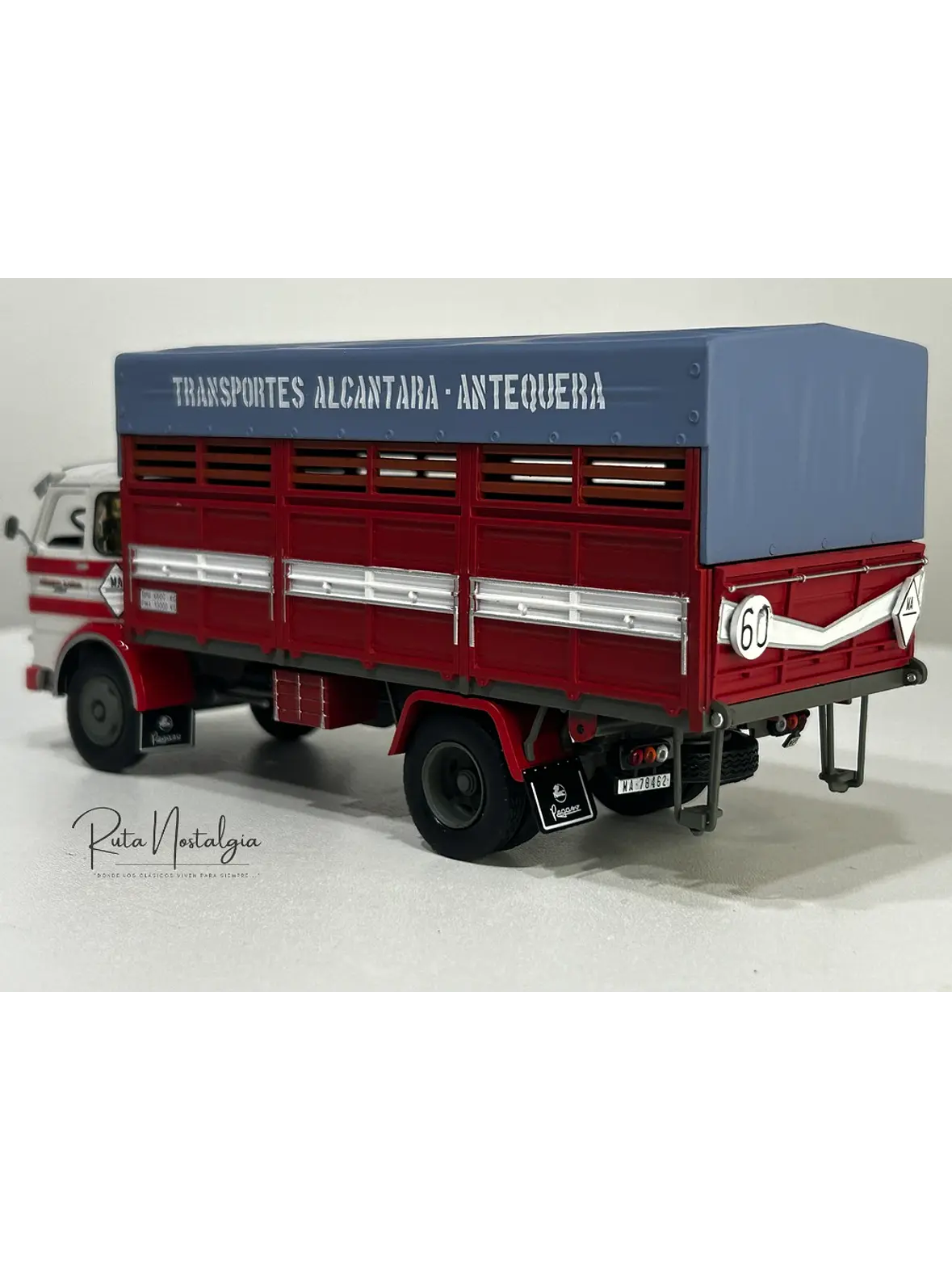 Pegaso 1095 “Transportes Alcántara” 1969 – Escala 1:43 | Die-cast Salvat (IXO) 11