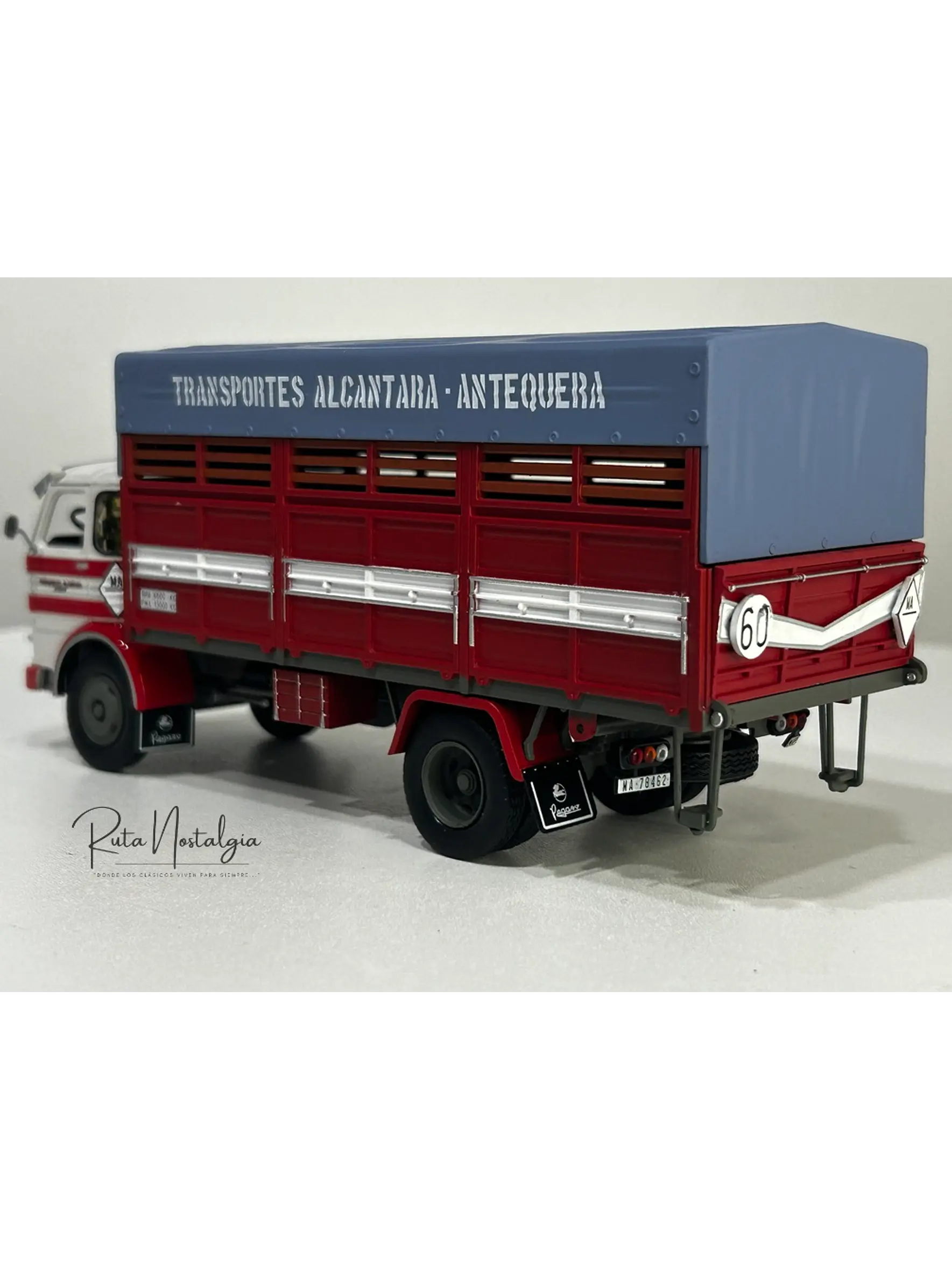 Pegaso 1095 “Transportes Alcántara” 1969 – Escala 1:43 | Die-cast Salvat (IXO) 11
