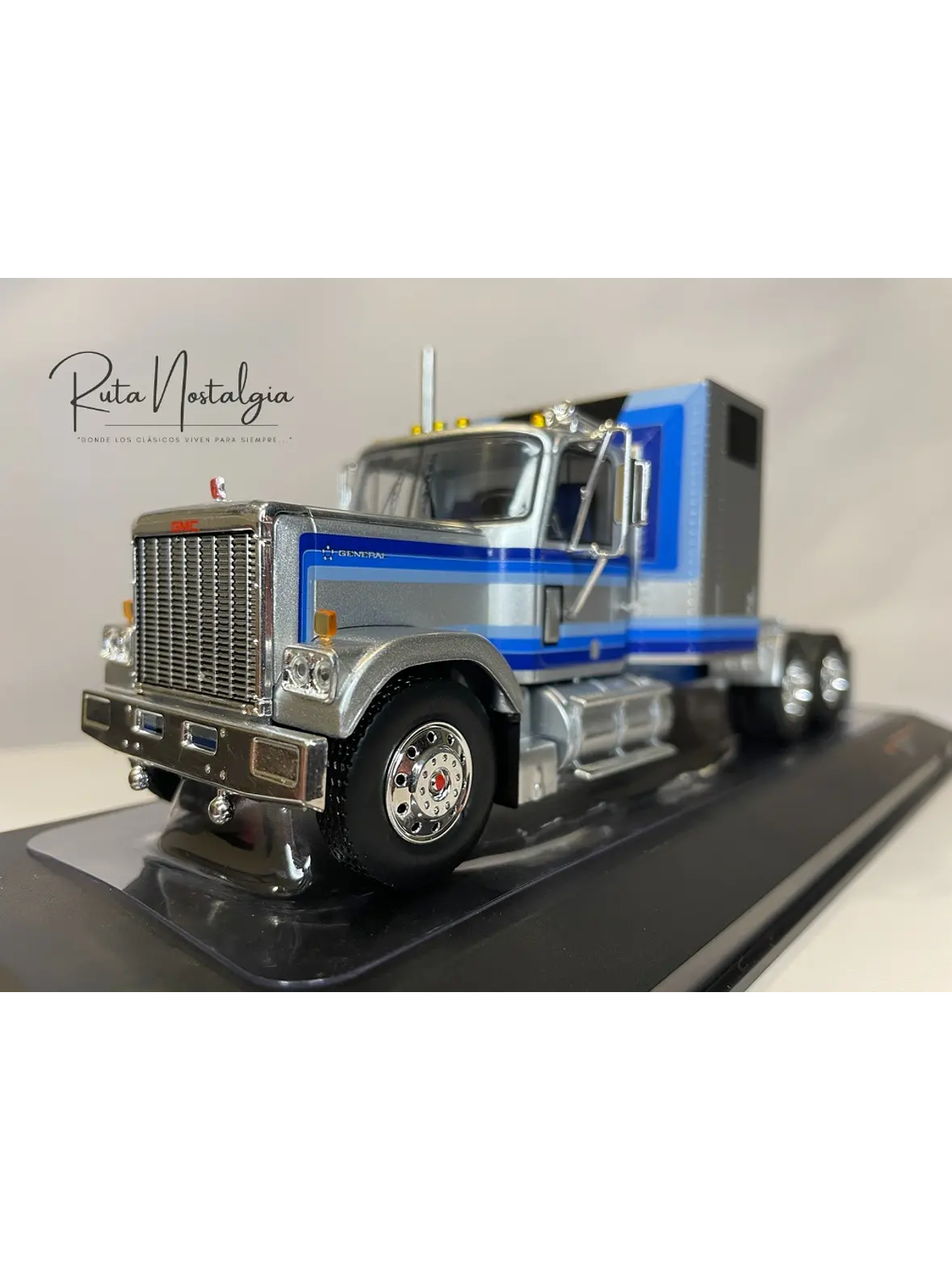 GMC General 1980 – Ixo Models 1:43 – Ícono Americano de Potencia 1