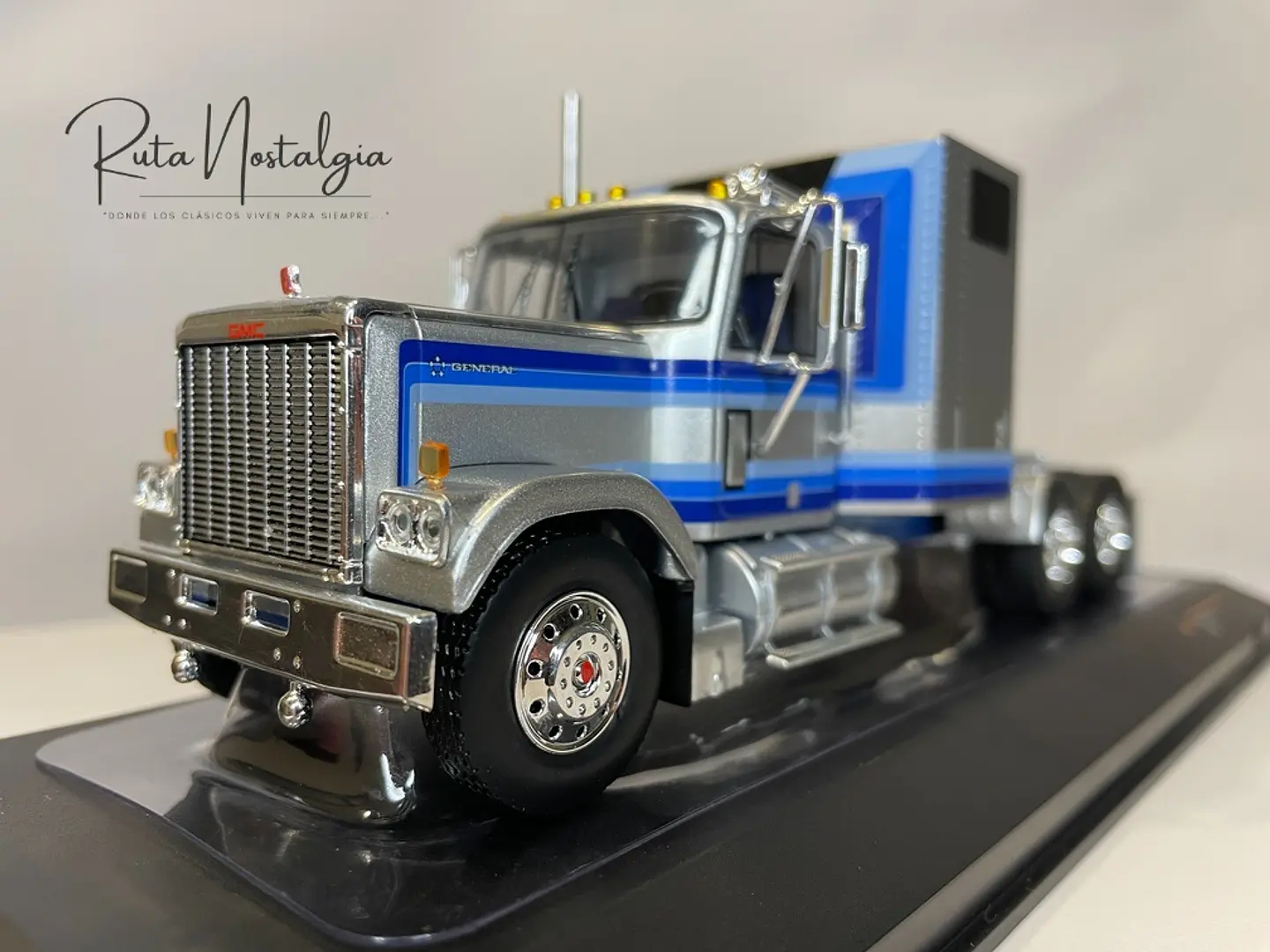 Camión GMC General (1980) | IXO 1:43 Coleccionable 1