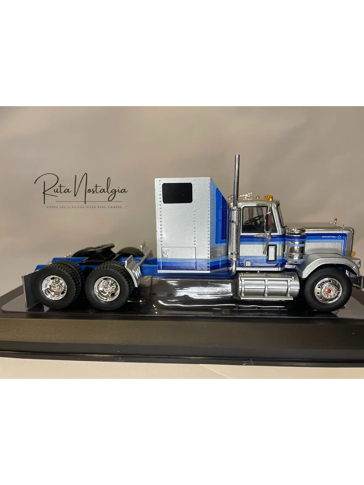 GMC General 1980 – Ixo Models 1:43 – Ícono Americano de Potencia 4