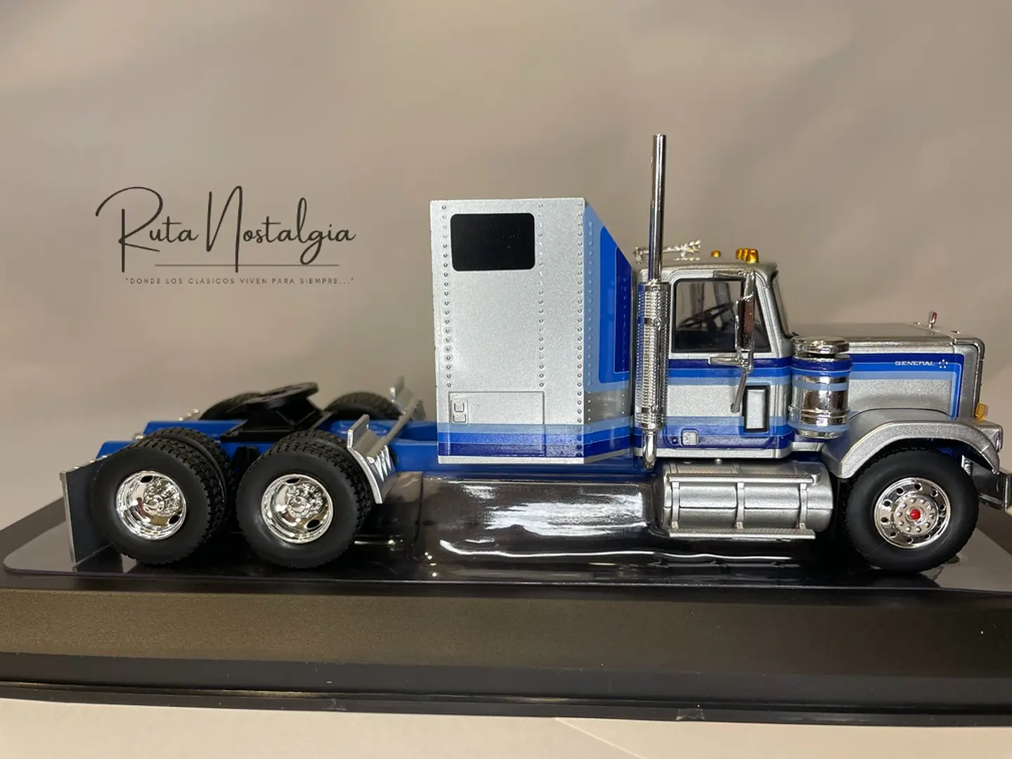 Camión GMC General (1980) | IXO 1:43 Coleccionable 4