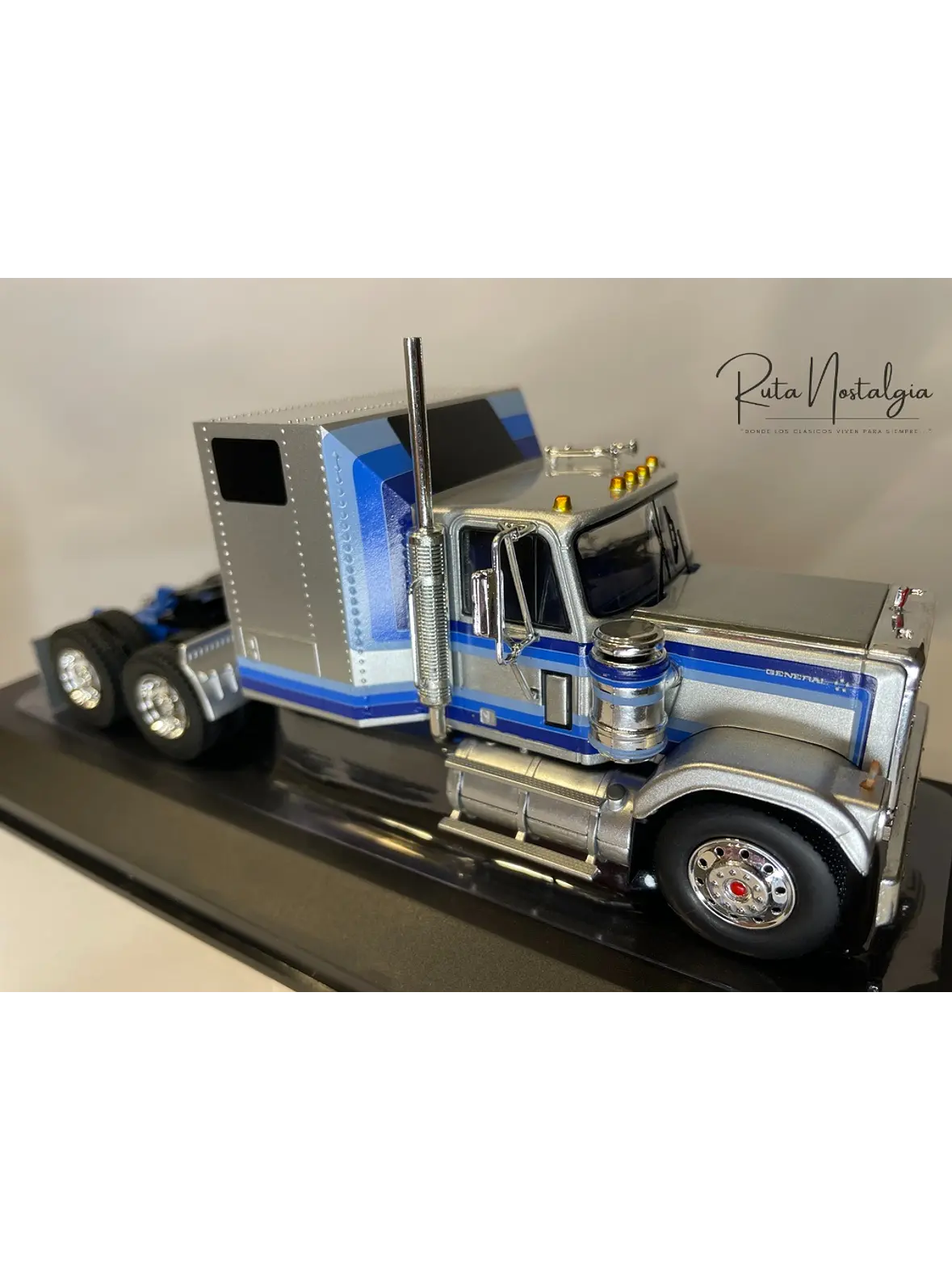 GMC General 1980 – Ixo Models 1:43 – Ícono Americano de Potencia 9