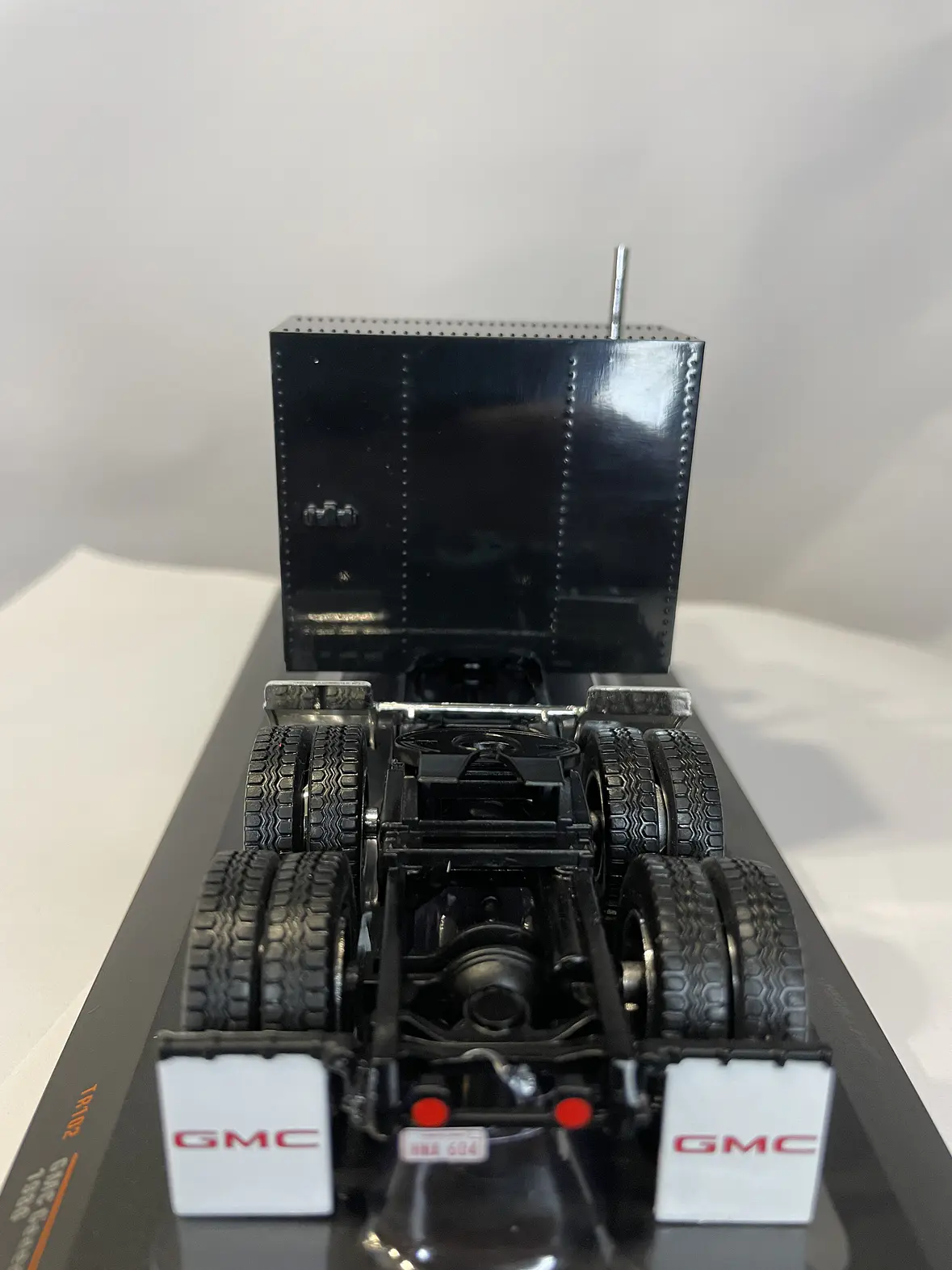 GMC General 1980 – Ixo Models 1:43 – Ícono Americano de Potencia 16
