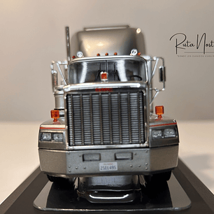 GMC General SBFA 1988 – IXO Models 1:43 – Clásico Americano