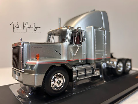 GMC General SBFA 1988 – IXO Models 1:43 – Clásico Americano