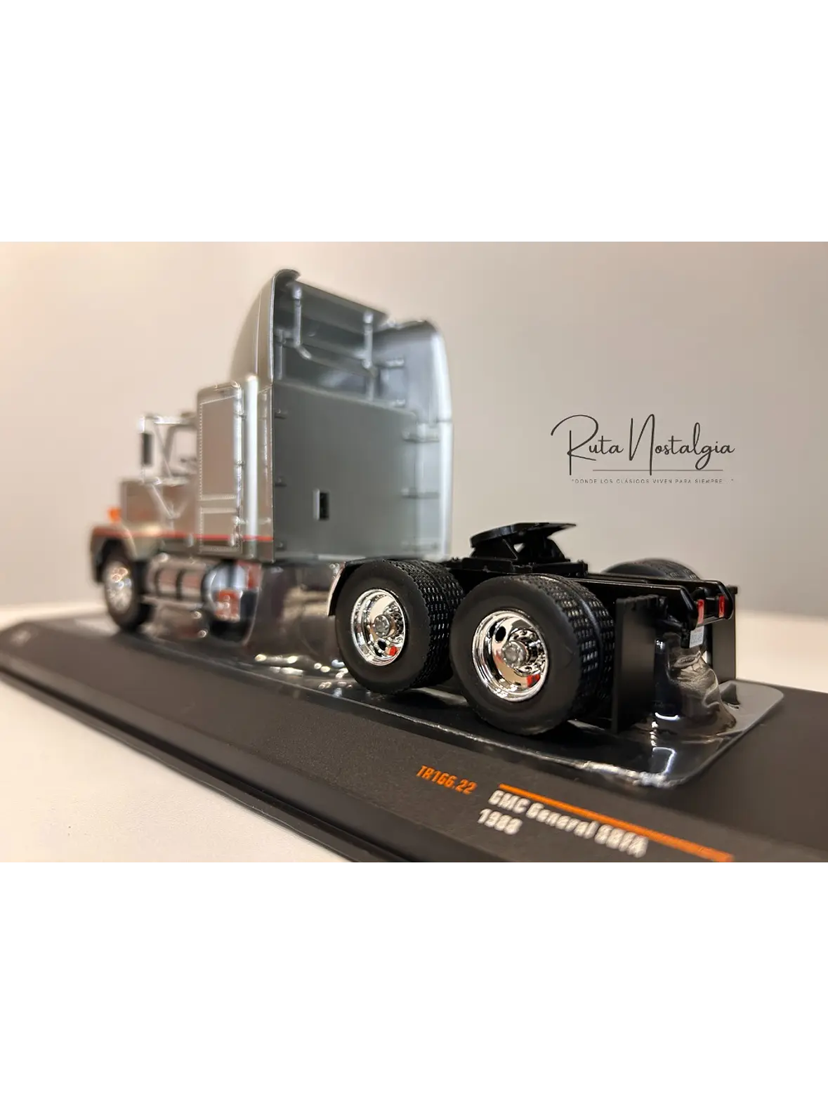 GMC General SBFA 1988 – IXO Models 1:43 – Clásico Americano 7