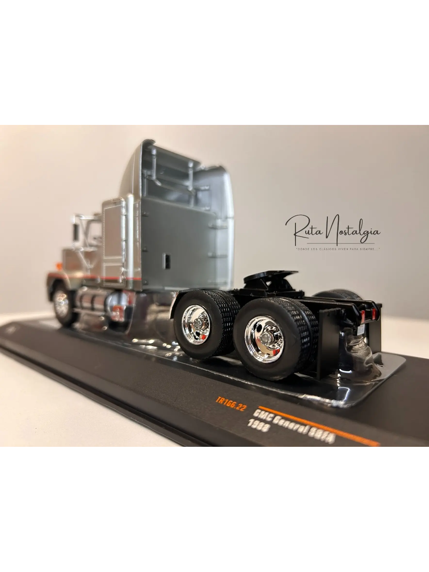 GMC General SBFA 1988 – IXO Models 1:43 – Clásico Americano 7