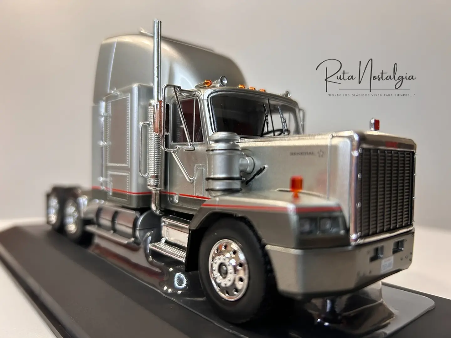 Camión GMC General SBFA 1988 | IXO Escala 1:43 11