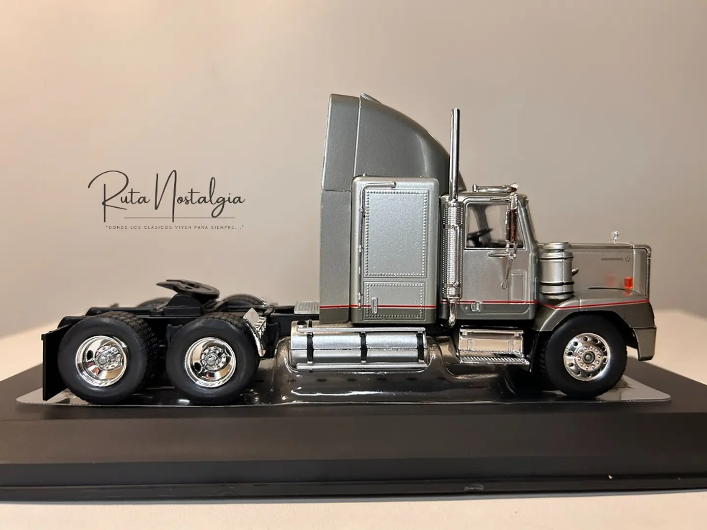 Camión GMC General SBFA 1988 | IXO Escala 1:43 18
