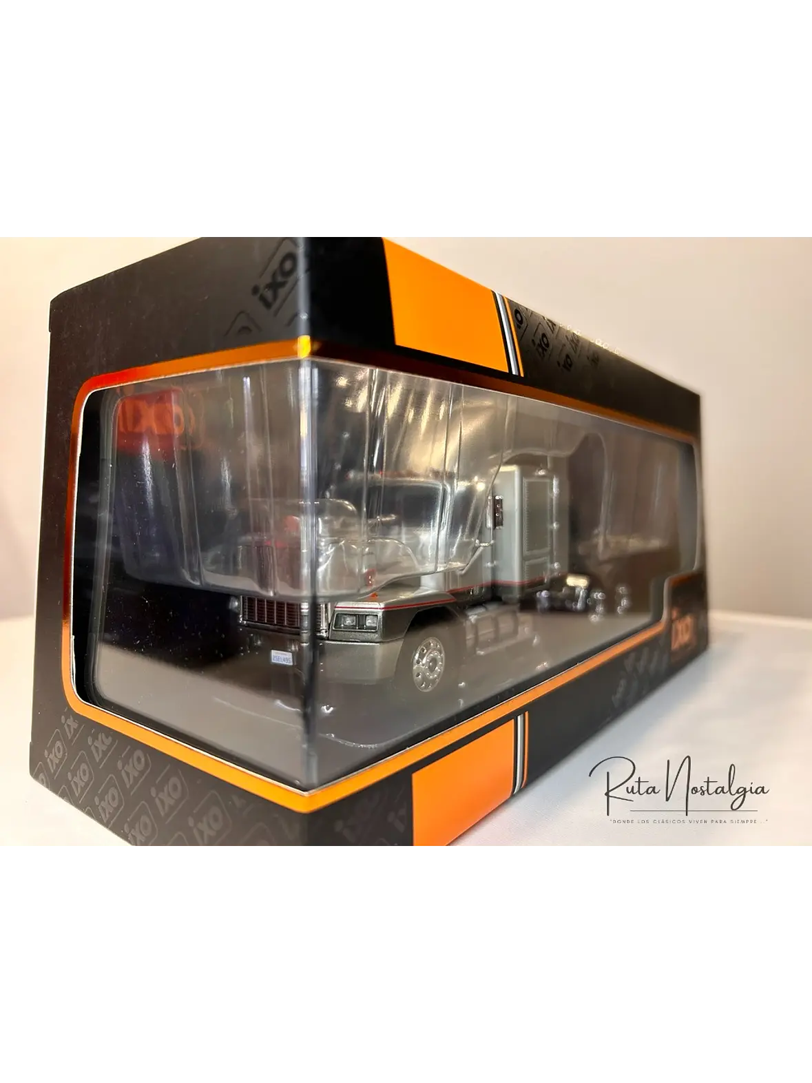 GMC General SBFA 1988 – IXO Models 1:43 – Clásico Americano 10