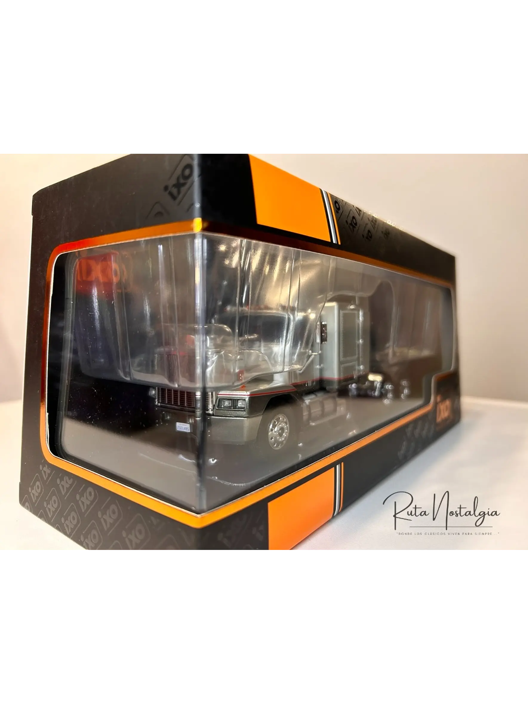 GMC General SBFA 1988 – IXO Models 1:43 – Clásico Americano 10