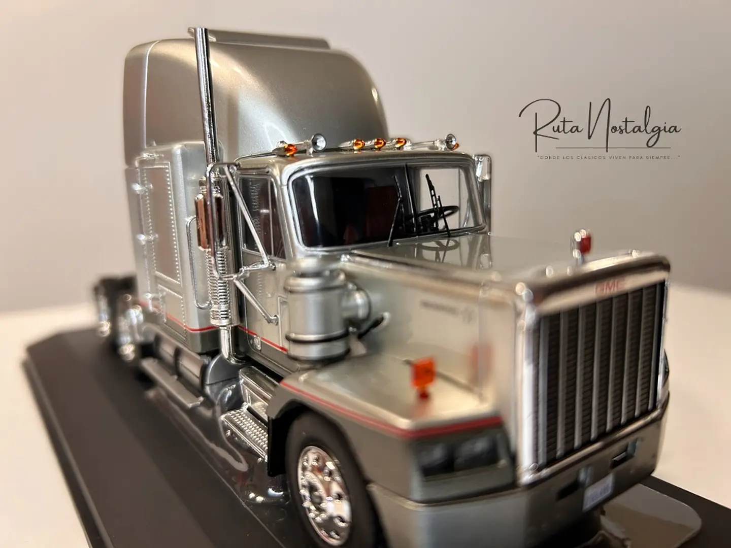 Camión GMC General SBFA 1988 | IXO Escala 1:43 19