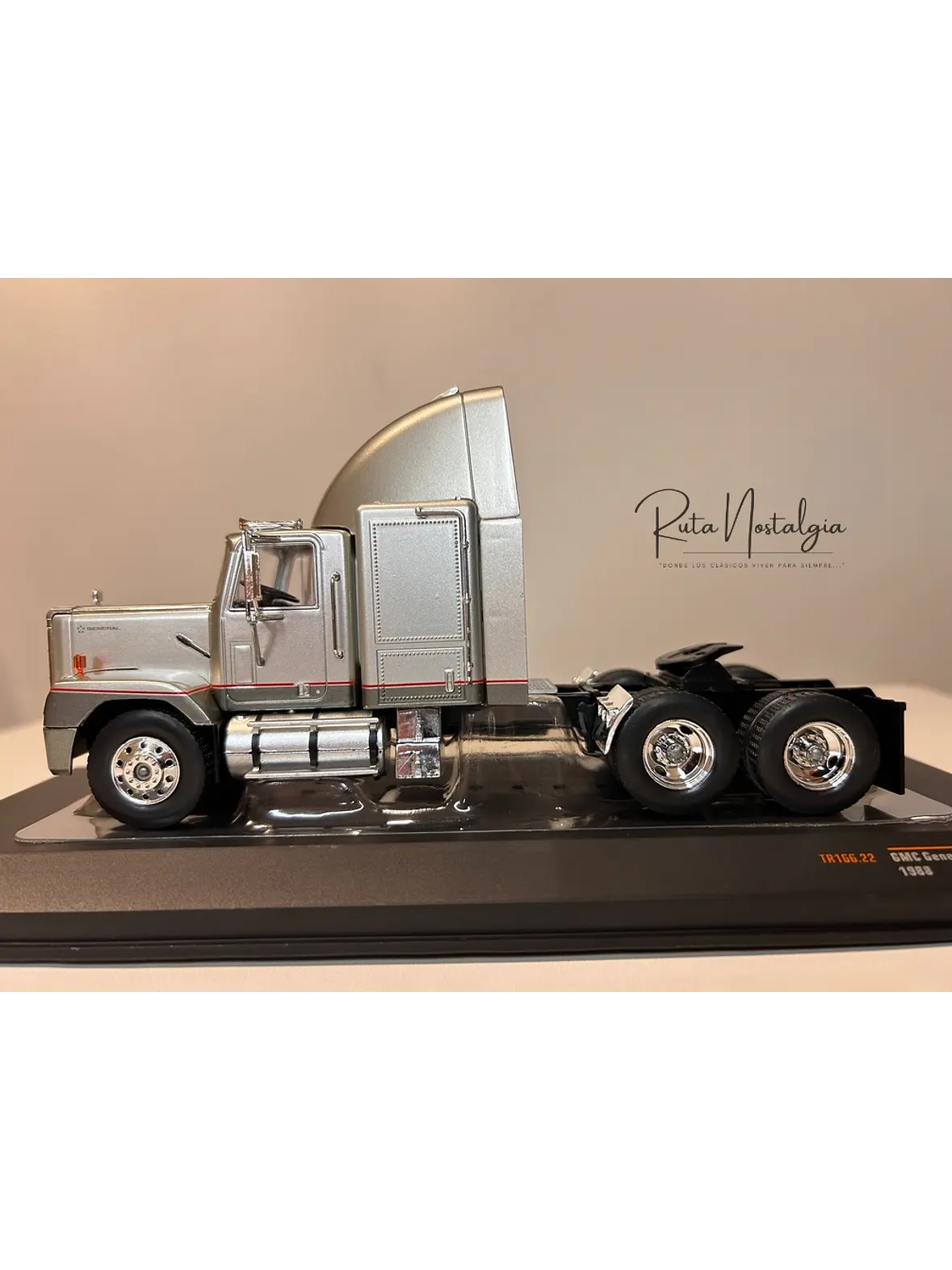 GMC General SBFA 1988 – IXO Models 1:43 – Clásico Americano 8