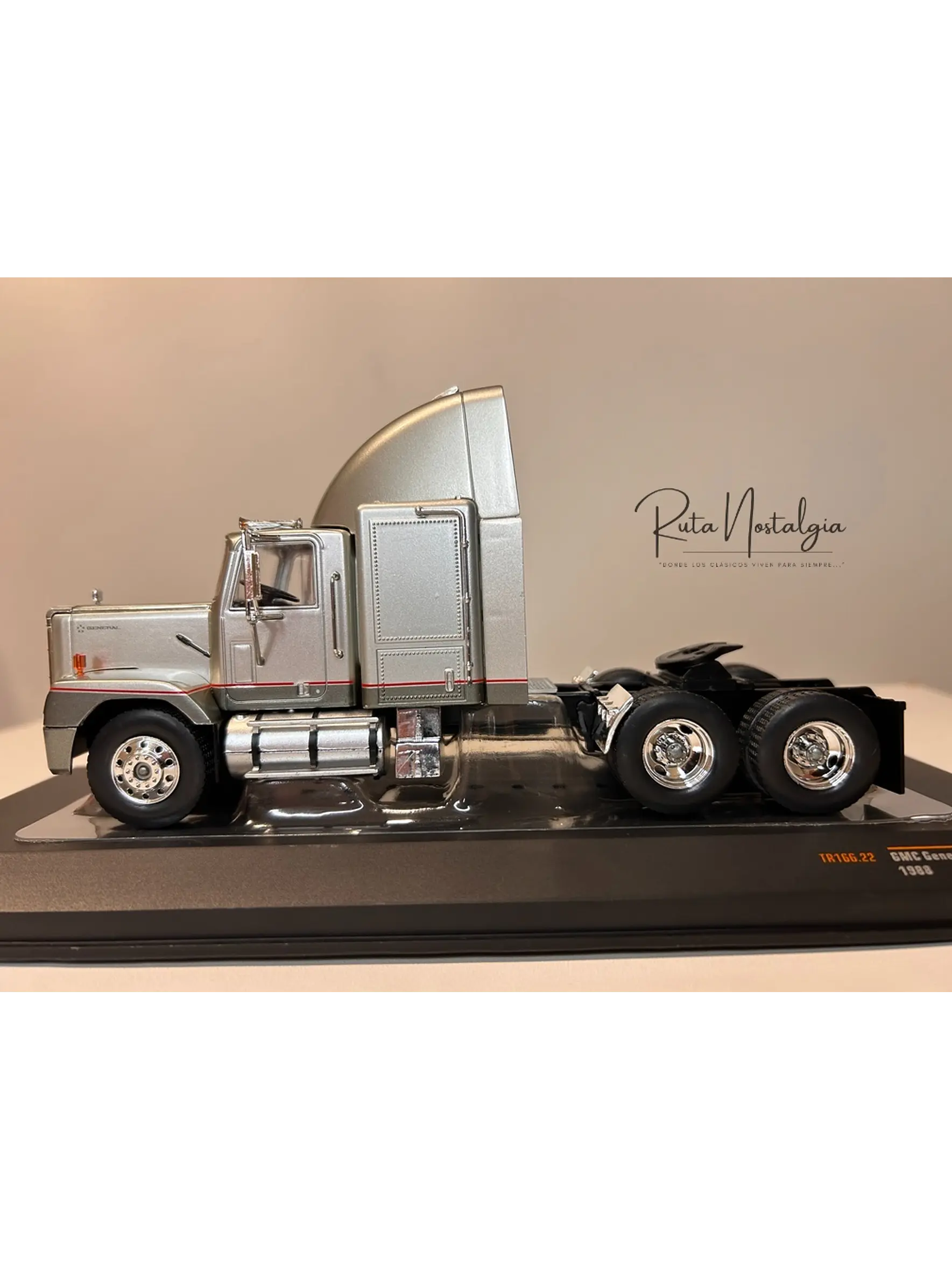 GMC General SBFA 1988 – IXO Models 1:43 – Clásico Americano 8