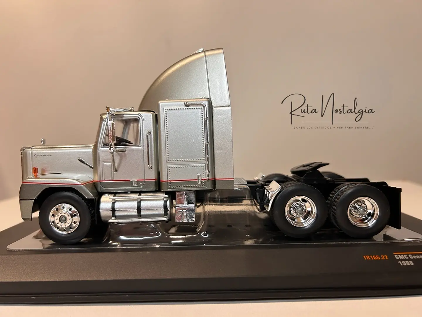 Camión GMC General SBFA 1988 | IXO Escala 1:43 14